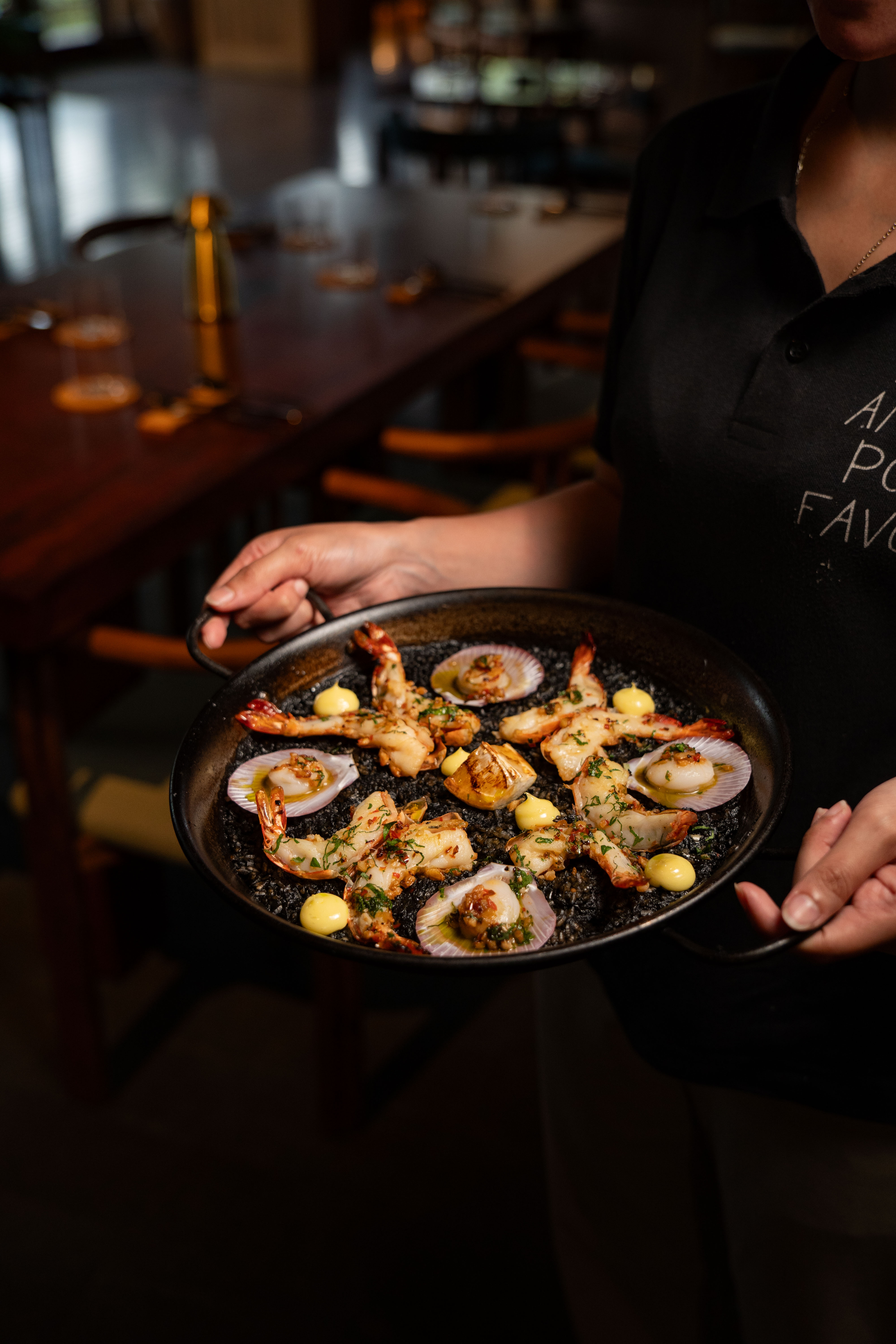 Fresh seafood platter presented at Sazón restaurant